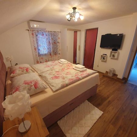 Apartment Magdalena Knin Buitenkant foto