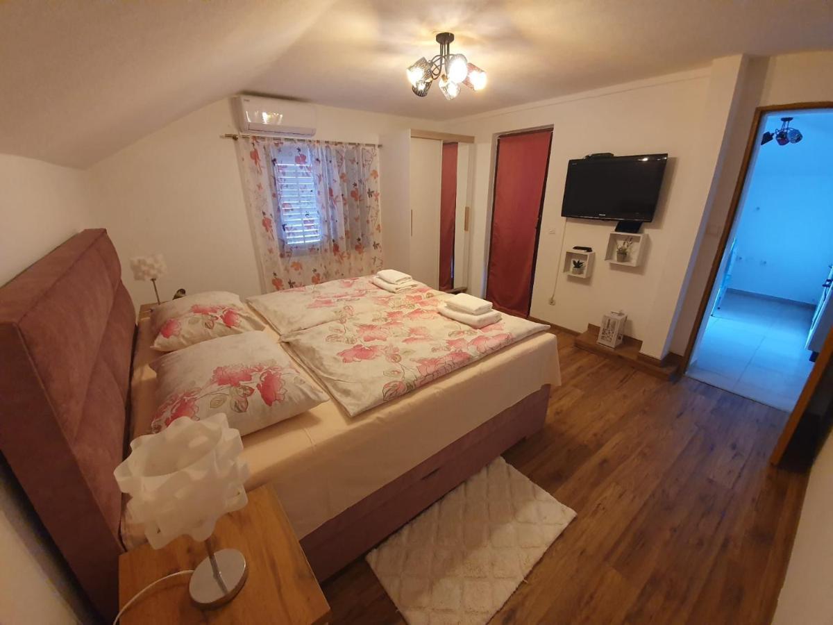Apartment Magdalena Knin Buitenkant foto